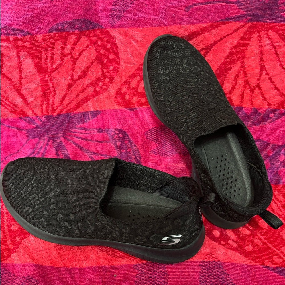 Women’s Skechers Black Breathe Easy Walking Shoes